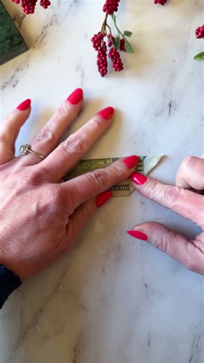 Easy Money Wreath 🎁