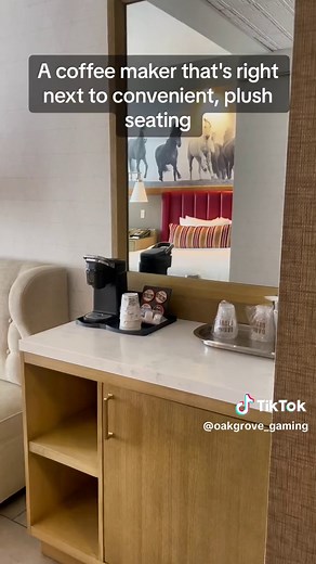 The classic double queen room at Oak Grove Racing, Gaming & Hotel is the perfect room to relax between gaming. Comment what other rooms you’d like to see! 🤩