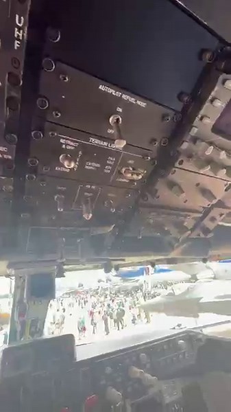 KC-135 cockpit tour!
