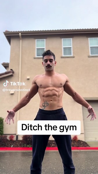 Here's the workout: 5 snatches each hand 5 clean & squats 5 snatches each hand 5 presses Perform each movement EMOM for 40 minutes straight 🔥 If you wanna get in the best shape of your life, hit the link in my bio and click APPLY NOW 💪🏽 #kettlebell #kettlebellworkout #kettlebelltraining #homeworkout #fitnesschallenge #workoutchallenge #workoutroutine