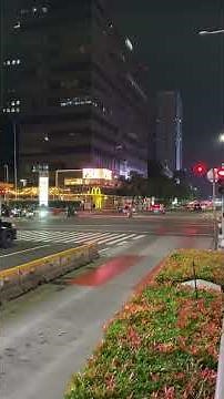 夜の街と輝くビルの灯 ✨🚦 | City Lights & Night Traffic