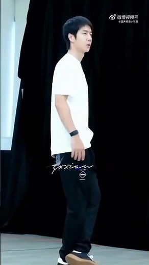 Wang Yibo rehearsing "Somebody Else's Arms"