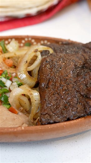 Let me share with you how I make the most flavorful, tender and absolutely delicious BISTEC ENCEBOLLADO aka Mexican Style Steak & Onions now let me tell you I love onions so this dish is my favorite way to enjoy a beef steak! 😅☺️♥️I hope you enjoy it as much as my family and I do ‼️make sure your steaks are thin Cubed steak works so good too!!! Ingredients: 2 lbs beef steaks, I’m using skirt and beef chuck cross rib thin steaks 4 large onion 2 jalapeños (optional) For my marinade 6 garlic clove