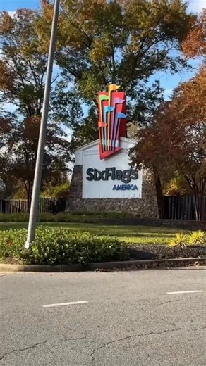 After more than 50 years, the Six Flags America amusement park in Bowie, Maryland, will close its gates for the last time on Sunday. Adrenaline junkies from the Beltway and beyond gathered to enjoy one last day at the park. As people exited Six Flags America for the final time, they walked by a sign quoting Porky Pig that felt quite fitting: “That’s all, folks.” Read more about Six Flags America’s final days on WTOP.com or our app. Link in bio. (🎥: WTOP/Jimmy Alexander) | WTOP News