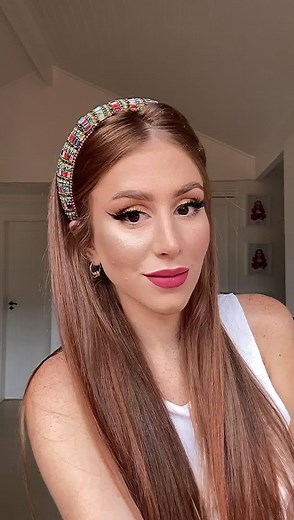 Produtos no site www.marimariamakeup.com Base velvet skin Contorno sun kissed Delineador preto cat eyes thin Batom joy Sobrancelha taupe | Mari Maria Makeup