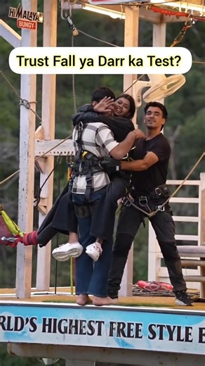 Trust Fall ya Darr ka Test? 💔🔥” |Couple bungee jumping #sport #shorts #adventure