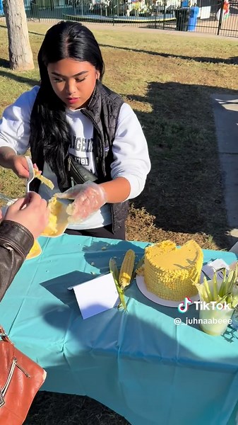 Another “cake picnic” hosted by @gilbertcakesocial on Instagram, here in Gilbert, Arizona. I had so much fun. I brought a Nelson vanilla bean sponge cake with sweet corn pastry cream and toasted honey sweet corn buttercream. The company was the best, and cake always tastes better in perfect weather. 🍰🌤️ #jvpastry #cakepicnic #arizonabakers #gilbertaz #azbakers