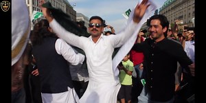 30K views · 578 reactions | 1/3 - Pakistanis celebrate 70 years of Independance on the Dhol beats of RANI TAJ. Brandenburg Gate, Berlin, Germany. | Rani Taj | Facebook