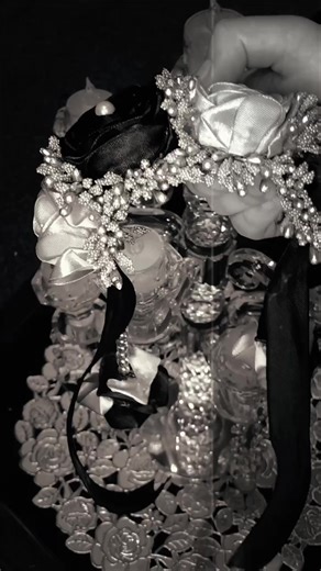 When black meets gold, magic happens 🖤✨ presenting my latest ribbon gajra creation - a blend of boldness and beauty. Perfect for those who love to stand out while keeping it classy. This piece is not just an accessory, it’s a statement 💫 wear it , shine it, and let your elegance shine!🌙🌙 Elegnace is not about being noticed, it’s about being remembered 🖤✨ Dm for order 😊😊 #floraljewelry #ribbongajra #bridalaccessories #blackgoldaesthetic #handmadewithlove