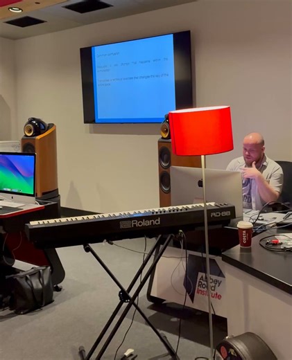 Guest Lecture with Dan Green 💚⁠ ⁠ Today, we tuned into Dan Green’s guest lecture on ‘Tools not Rules: Utilising Music Theory!’⁠ ⁠ #AbbeyRoadInstitute #GuestLecture #DanGreen #TechLabOne | Abbey Road Institute