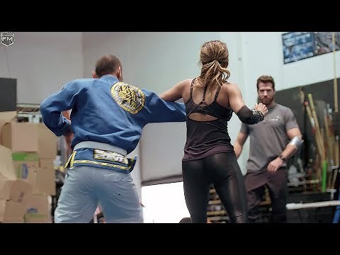 Halle Berry training action stunts for 'John Wick 3' Behind The Scenes