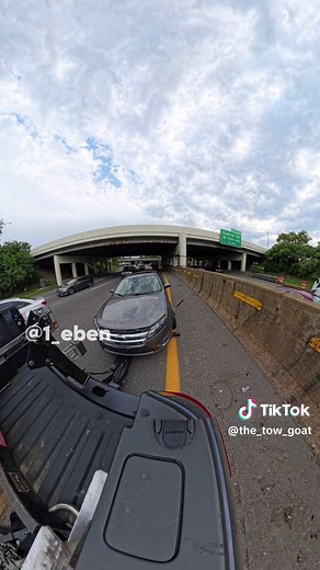 Fast Thinking Saves Elderly Woman in Cleveland Traffic Emergency