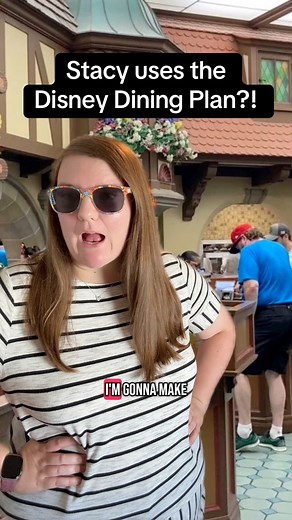385K views · 3.9K reactions | Credit card?? No problem! #stacyatdisneyworld #disneyworld #disneyparks #disneykaren #karensofdisney #disneyskit #skit #disneyinfluencer #disneyadult #disneydiningplan #disneydining #magickingdom #disneycollegeprogram #customerservice #disneyreels | Kelsey Conkling • DisneywithKels | Facebook