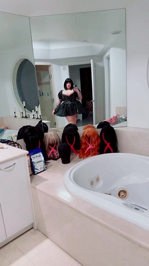 Got this beauty for avn red carpet, then remembered I don’t actually, ever enjoy going🙃 oh well I’ll find a better event to wear it for #plussizefashion #plussizemodel #fashionbrandcompany