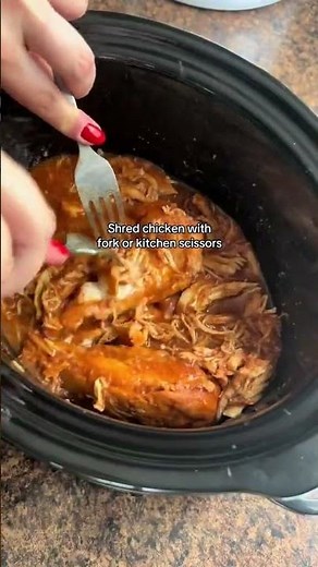 The EASIEST crock pot shredded BBQ chicken 😍