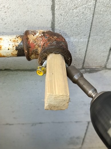 DIY Guide: Easily Unscrew a Broken Pipe