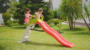 ☀ C'est bientôt l'Été ! N'oubliez pas que vous pouvez aussi rafraichir vos petits en raccordant un tuyau d'arrosage 💦 à votre toboggan Funny ! 🇫🇷 Made In France | Smoby
