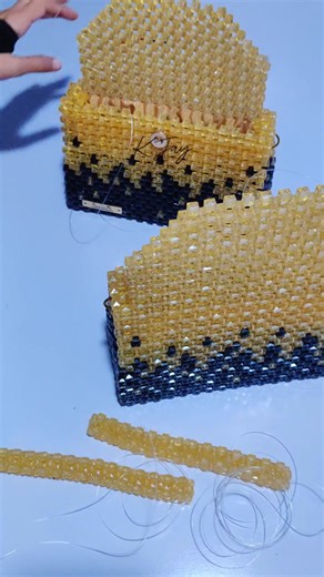 Crafting a Unique Yellow and Black Beaded Handbag