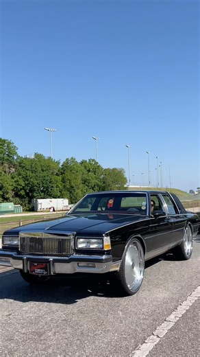 1989 Chevrolet Caprice Classic Brougham #boxchevy #classiccars #luxurycars