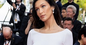 Diaporama : Festival de Cannes - Bella Hadid : Sa robe trouée laisse apparaître un curieux bijou