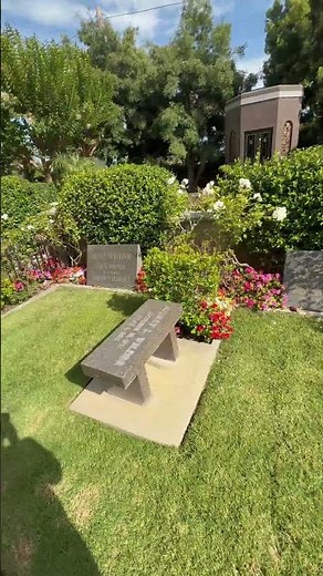 5 Grave Neighbors Jack Lemmon, Carrol O’Connor, Billy Wilder, Peter Falk & Sam Simon