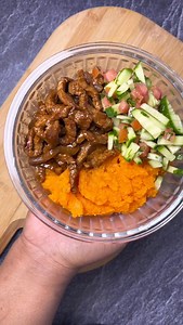 Make Work Lunch With Me✨. Beef strips, sweet potatoes, cucumber and tomato salad. Happy Monday and have a wonderful week ahead✨✨. #lunch #worklunch #foodie #cooking #mealswithntandose #fyp | Mealswithntandose