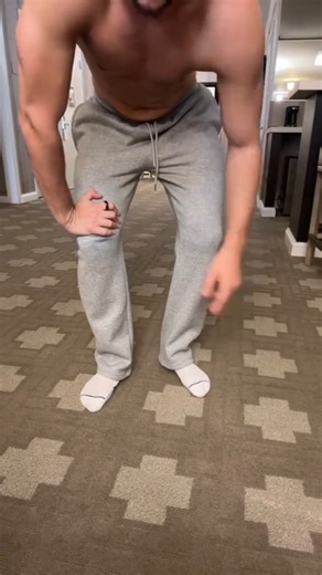 Stay warm, comfortable, and stylish with this of Classic Men’s Heavyweight Fleece Sweatpants, designed for all-day wear whether you're lounging at home, hitting the gym, or running errands. These fleece-lined sweatpants offer the perfect blend of warmth, durability, and everyday function.✨🛒 | Diameterp.com