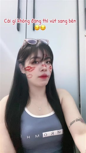 Dù có chuyện gì xảy ra đi nữa thì hãy giữ lấy cho mình sự dịu dàng.Đừng để cuộc sống khiến bạn trở thành một người cộc cằn ,cung đừng để cuộc sống khiến bạn hờn ghét mọi thứ. Đừng để những đắng cay của cuộc đời cướp đi sự ngọt ngào áp ủ trong trái tim của bạn ❤️😊🙃 #độcthân ##chữalành #ngotngao