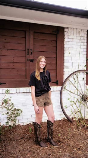 We've got your back!💘 ↓ Visit us in store or shop online 🤠 Tues-Fri 11am-6pm & Sat-Sun 10am-4pm 9346 Cartersville Hwy, Dallas, Georgia 30132 #CrossRailTack #DallasGA #shopCrossRail #shopsmall
