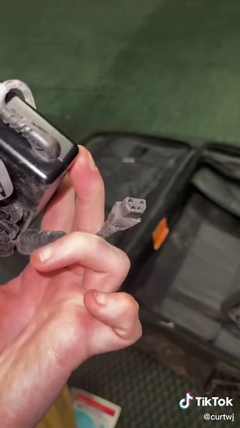 Vintage 30 Year Old IBM Laptop - Turning On & Review