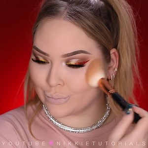 NikkieTutorials on Instagram: "TELL ME YOU LOVE GLITTER 🎄🌟✨ FULL video is up on my channel! 🤟🏻 click the link in my bio to watch.. AND there’s a giveaway 😏 ____ Foundation: @hudabeauty Faux Filter “Angel Food” Eyes: @sephora PRO Cool Eyeshadow Palette Liner: @gogetglitter “Goldmine”, “Amber Light” + “Red Velvet” on @nyxcosmetics Glitter Primer Lashes: @tatti_lashes TL6 Lips: @fentybeauty #STUNNA Lip Paint “Uncensored” ____ Inspiration by: @plouise_makeup_academy #nikkietutorials"