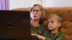 Grandson Showing Grandparents How To Use Computer Stock Video - Video of granny, computer: 269091635