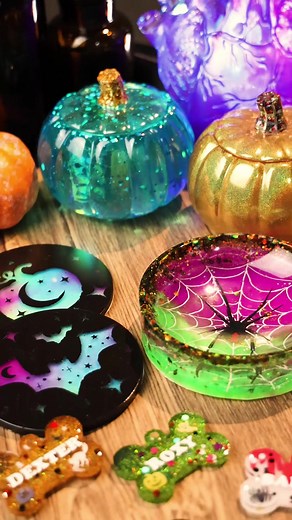 Halloween-themed Demolding Series 🎃👻 All mold is available in our Amazon store, link in my bio👉 #halloween #spooky #resinpour #demold #halloweencrafts #reveal #resinart #resincrafts #fyp