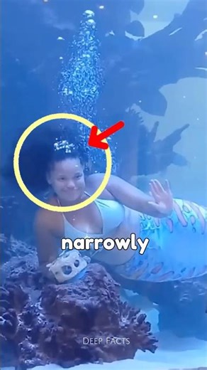 Mermaid Trapped Underwater During Live Performance 😱