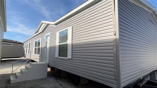 32606G by Fleetwood Homes | 3 bed, 2 bath mobile house tour