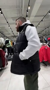 Dopuni svoj autfit modelima vodećih sportskih brendova - po sniženim cenama! 🚨 Akcija u #SportVision radnjama i online traje do 20. februara. Klikni na link: bit.ly/3SygKPe | Sport Vision