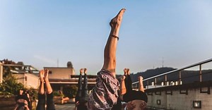 10 easy yoga poses that give maximum results with minimum efforts