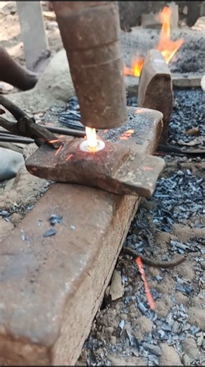 Watch How a Blacksmith Turns Iron into Art with Fire#blacksmith #satisfying #viral #foryou #carving