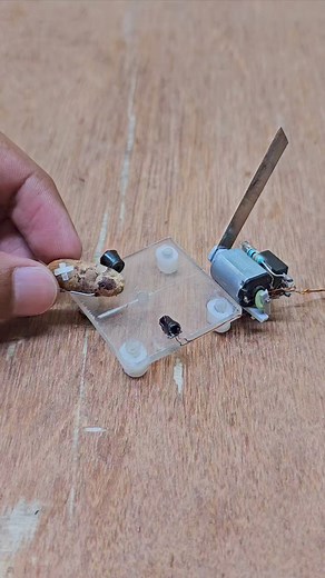 101K views · 701 reactions | Testing new bug trap with sharp blade #engineering #trap #electronics #funny | Science & Engineering | Facebook