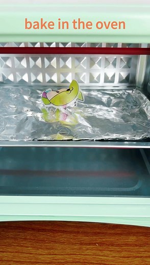 Easy to make shrink art tags,shrink plastic sheet,Customized shrink pre-printed patterns Materials: Shrink film frosted or Printable Shrink film. Remark:Preheat the oven to approx 350F(165°C). Do not use the microwave Tools: -Colors pencil or marker -Puncher -Scissors -Oven or Air heat gun -Other accessories Steps: ① Draw and color on the frosted side; ② Cut out the shape; ③ Bake in the oven (watch the fun shrinking process!); or Air heat gun ④ Attach accessories. #shrinkplastic #shrinkartplasti