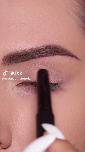 Natural eyemakeup tutorial 😍❤ #eyemakeup #tutorial #naturalbeauty #eyes #look #explore #explorepage #exploremore #trending #shimmer #fypシ #fypシ゚viral #fypage #foryoupage