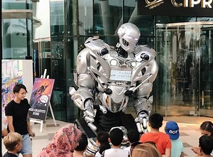 As the world's first and leading BIG robot LIVE show entertainment, KING ROBOTA wants to say to all the inventors and creators out there: There's going to be people who try to undercut or copy your creations and success or take credit for your accomplishments, your fame, and your concepts. If you focus on your work and creativity and don't let these copy cats side track you, someday, you will look aroud and you will know that it was you who made history while others were busy trying to copy your