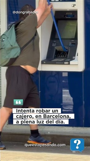 Intenta robar un cajero, en Barcelona, a plena luz del día.