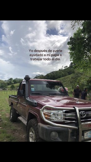 Ayudando a Papá: Un Día de Trabajo en Familia