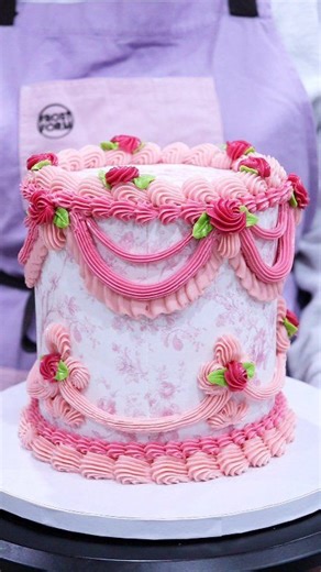 Bridgerton themed cake 🥰 6 inch frost form kit, scraper, swag guide and colourmill from frostform.com- use code FROSTLOVE10 for a discount at checkout 🩷 #bridgertoncake #vintagecake #cakedecorating #cakeinspo #bridgerton | Loveisbakeable