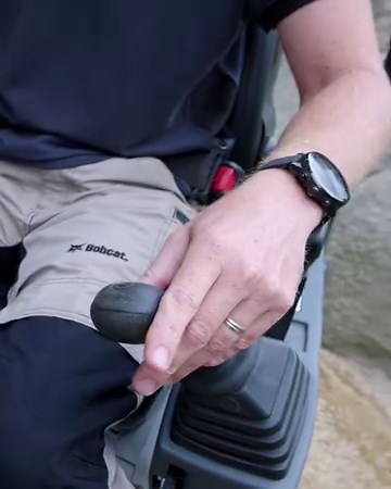 Zero emissions and low noise of the E10e create unique business opportunities and make you discover new ways of work. Expand your capabilities to new applications without the limit of typical working hours! Contact your local dealer: https://bobcat.click/DealerLocatorOC | Bobcat Asia Pacific & Latin America