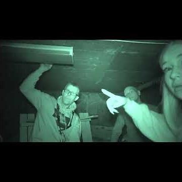 Drar något okänt runt på möbler en våning upp