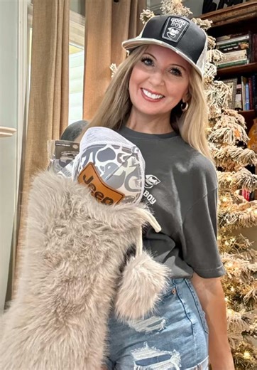 Jeep Gear   Good Boy Gear and throw in a bit of Camo = the perfect combo for everyone on your list. 🎁🐾 #jedcogear #camo #jeep #goodboy