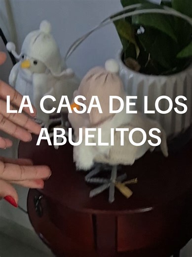 Me gano la risa imaginarme un vato asi jajajajajajaja Contexto: Mi abuelita en navidad saca el montón de personajes, esta es su colección de años 🤭 #navidadentiktok #Navidad #familiatiktok #happyfeet #abuelitos