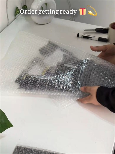 fixed video bokeh and small box packing video 𝐅𝐫𝐨𝐦 𝐨𝐮𝐫 𝐡𝐚𝐧𝐝𝐬 𝐭𝐨 𝐲𝐨𝐮𝐫 𝐝𝐨𝐨𝐫𝐬𝐭𝐞𝐩, 𝐩𝐞𝐫𝐟𝐞𝐜𝐭𝐥𝐲 𝐩𝐚𝐜𝐤𝐞𝐝, 𝐩𝐞𝐫𝐟𝐞𝐜𝐭𝐥𝐲 𝐝𝐞𝐥𝐢𝐯𝐞𝐫𝐞𝐝 📦 Safe, secure, and beautifully delivered right to you. 🤍 Because every gift deserves that extra touch of care. Looking for the perfect gift for her/him? 🎁 We’ve got you covered with beautifully customized options. 📩 𝐃𝐌 𝐮𝐬 𝐨𝐫 𝐖𝐡𝐚𝐭𝐬𝐀𝐩𝐩 𝐥𝐢𝐧𝐤 𝐢𝐧 𝐛𝐢𝐨.. #giftdelivery #customizedgifts #giftforher #eidg